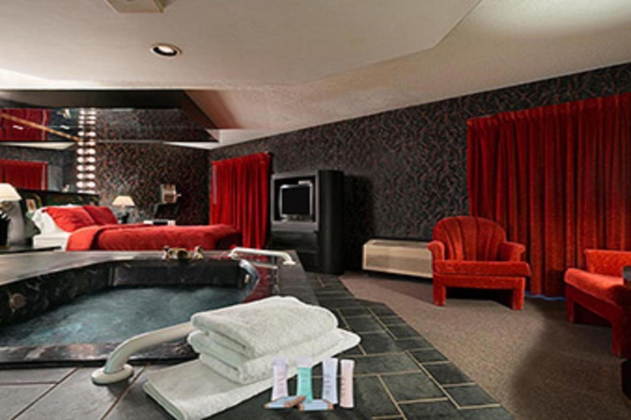 Travelodge Inn & Suites By Wyndham Muscatine Exteriér fotografie