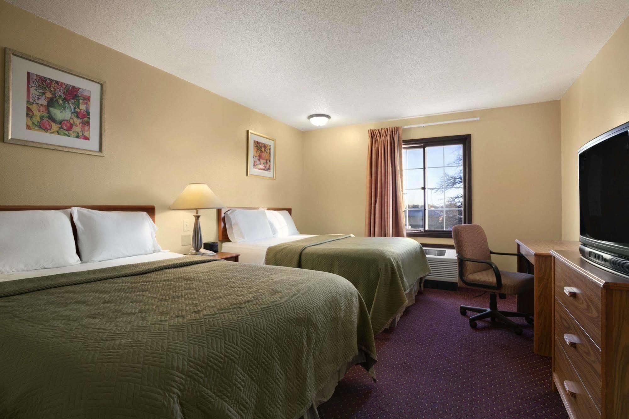 Travelodge Inn & Suites By Wyndham Muscatine Exteriér fotografie