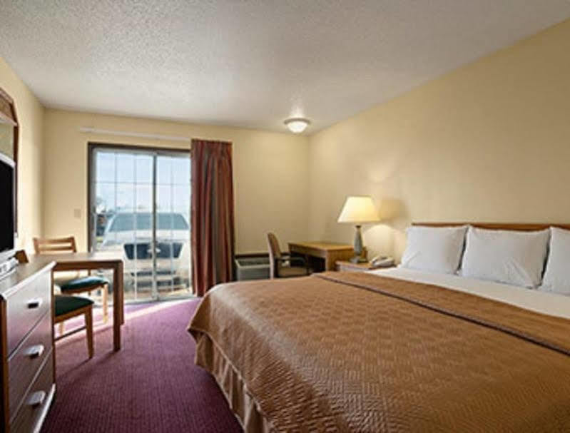 Travelodge Inn & Suites By Wyndham Muscatine Exteriér fotografie
